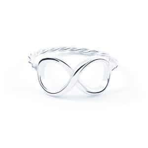 Anello Infinito con Cordino in Argento 925, simbolo di armonia e connessione, Collezione Minimal Love.