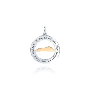 Ciondolo Odissea Monte in Oro 18 kt e argento, con incisione ispirata all’Odissea, Collezione Odissea.