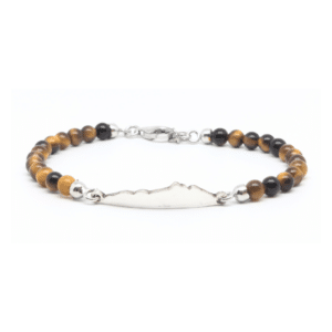 Il Bracciale Profilo Divino Occhio di Tigre in Argento, con perle di Occhio di Tigre e Profilo del Monte Circeo, celebra la forza e il mito del Circeo. Scopri la Collezione Profilo Divino. Il Bracciale Profilo Divino Occhio di Tigre in Argento, con perle di Occhio di Tigre e Profilo del Monte Circeo, celebra la forza e il mito del Circeo. Scopri la Collezione Profilo Divino.