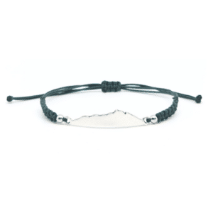 Bracciale Profilo Divino Verde Militare: cordino nautico e centrale in argento con il profilo del Monte Circeo. Collezione Profilo Divino. Acquista ora!