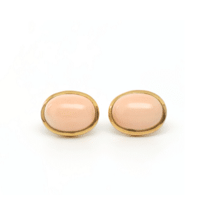 Orecchini Corallo Rosa in Oro Almira con cabochon di Corallium Elatius, bordo in oro 18 kt e chiusura a perno, Collezione Grandi Classici.