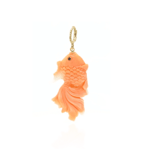 Ciondolo Carpa Koi in Corallo Rosa con incisione artigianale, realizzato in Corallium Elatius, Collezione Unique.