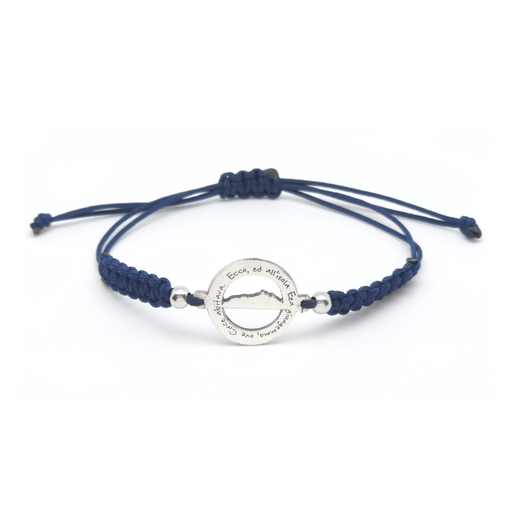 Bracciale Odissea Blu Navy con medaglia in argento incisa e sagola nautica intrecciata a macramรจ, Collezione Odissea.