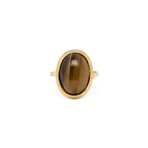 Anello Occhio di Tigre in Argento Dorato con montatura a cerniera e cabochon da 12x16 mm, gioiello elegante e protettivo.