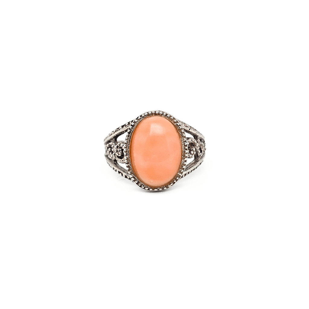 Anello Eco Corallo Rosa in Argento 925 con montatura vintage e gemma Corallo Rosa Deep Sea cabochon 10x14 mm, Collezione Eco del Mare.